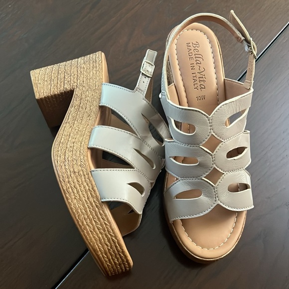 Sandals - Picture 3 of 5